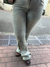 Load image into Gallery viewer, Bold Beauty Jeans