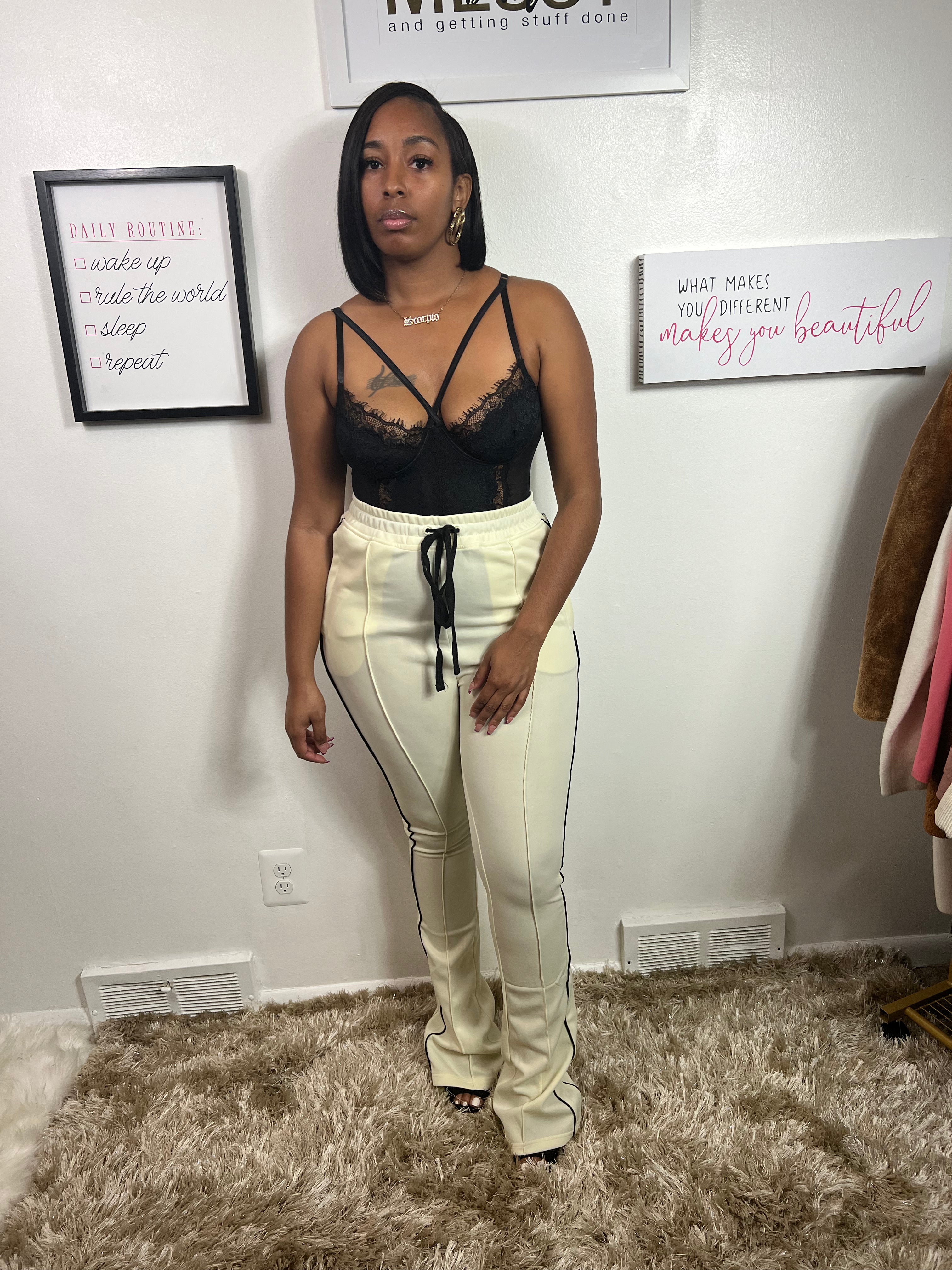 Beautiful pants that are flared sweatpants track-suit colored, slightly yellow/beige color, drawstrings and side stripes, and an elastic waistband with drawstring, .