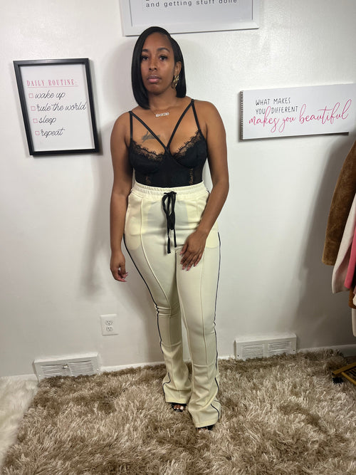 Beautiful pants that are flared sweatpants track-suit colored, slightly yellow/beige color, drawstrings and side stripes, and an elastic waistband with drawstring, .